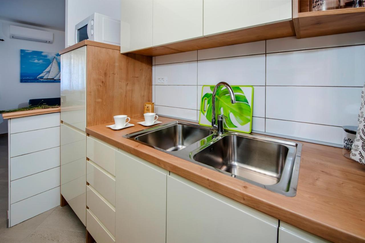רוביני Paradise Beach Apartments מראה חיצוני תמונה