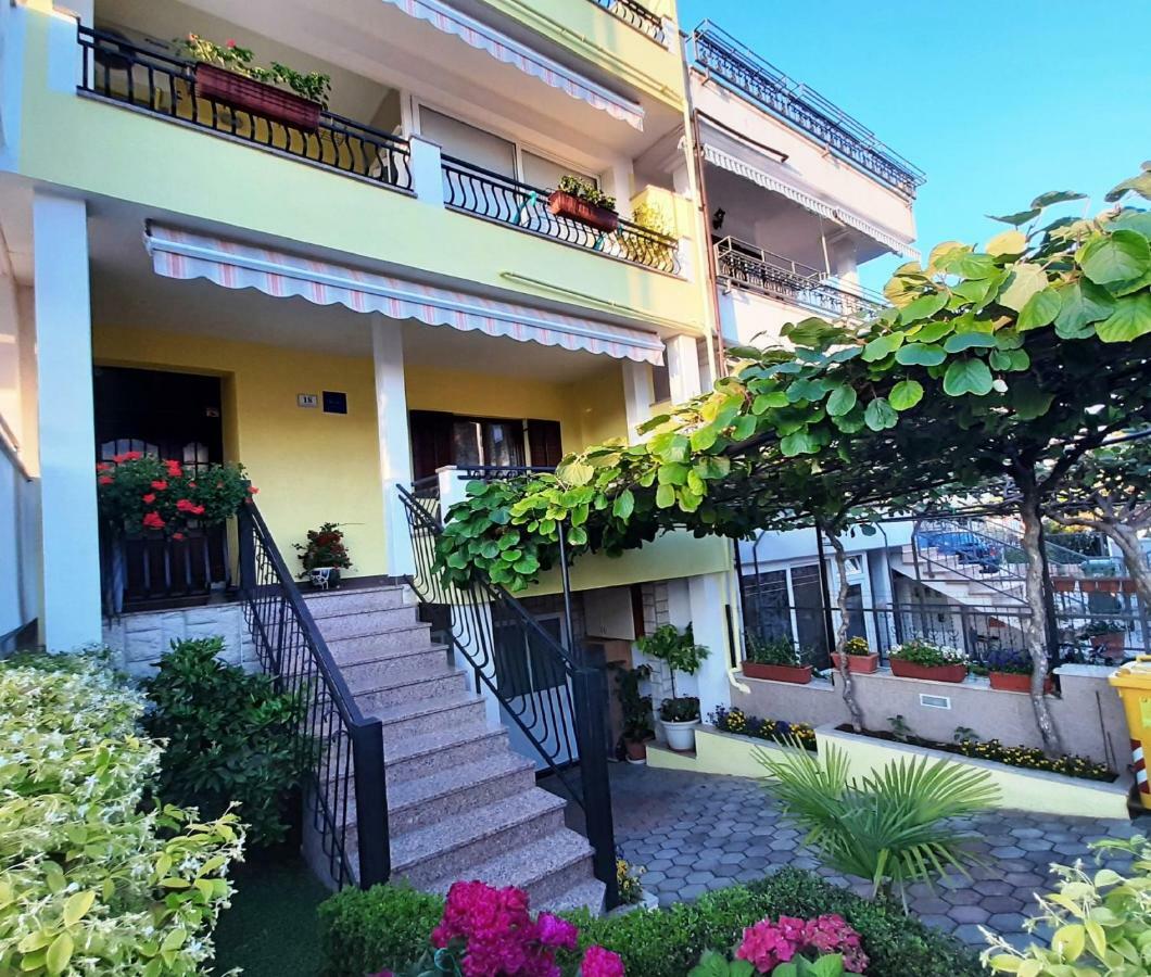 רוביני Paradise Beach Apartments מראה חיצוני תמונה