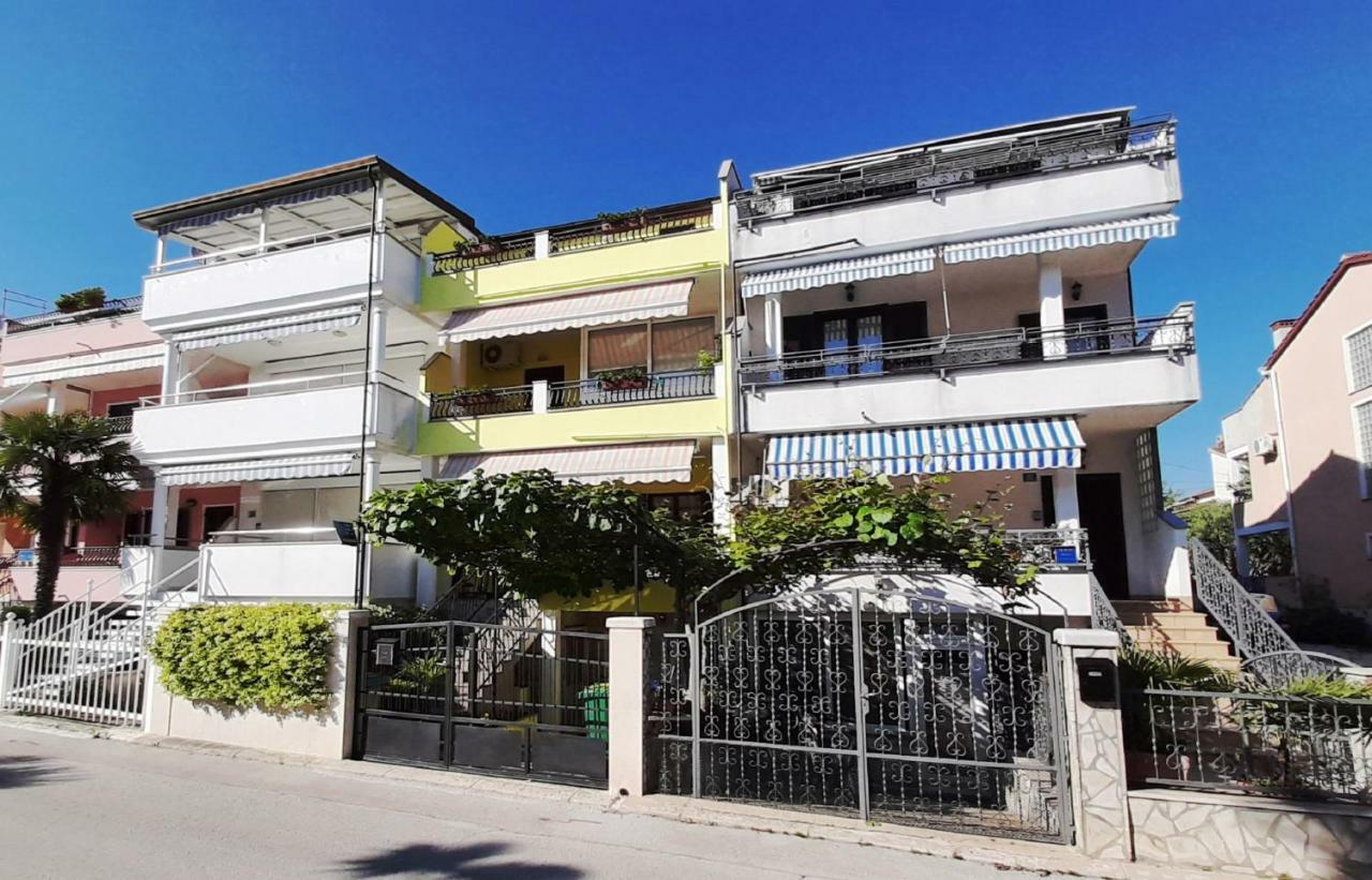 רוביני Paradise Beach Apartments מראה חיצוני תמונה