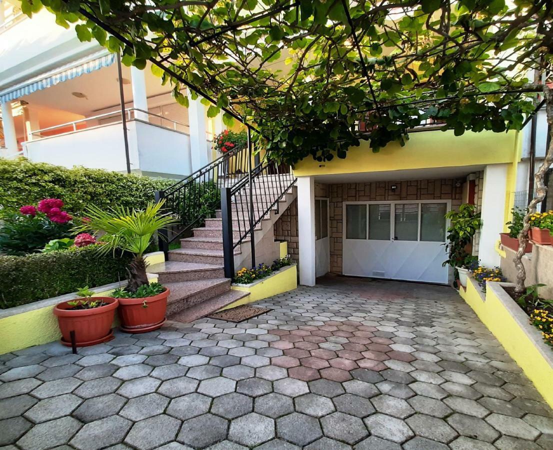 רוביני Paradise Beach Apartments מראה חיצוני תמונה