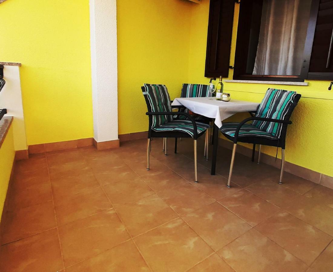 רוביני Paradise Beach Apartments מראה חיצוני תמונה