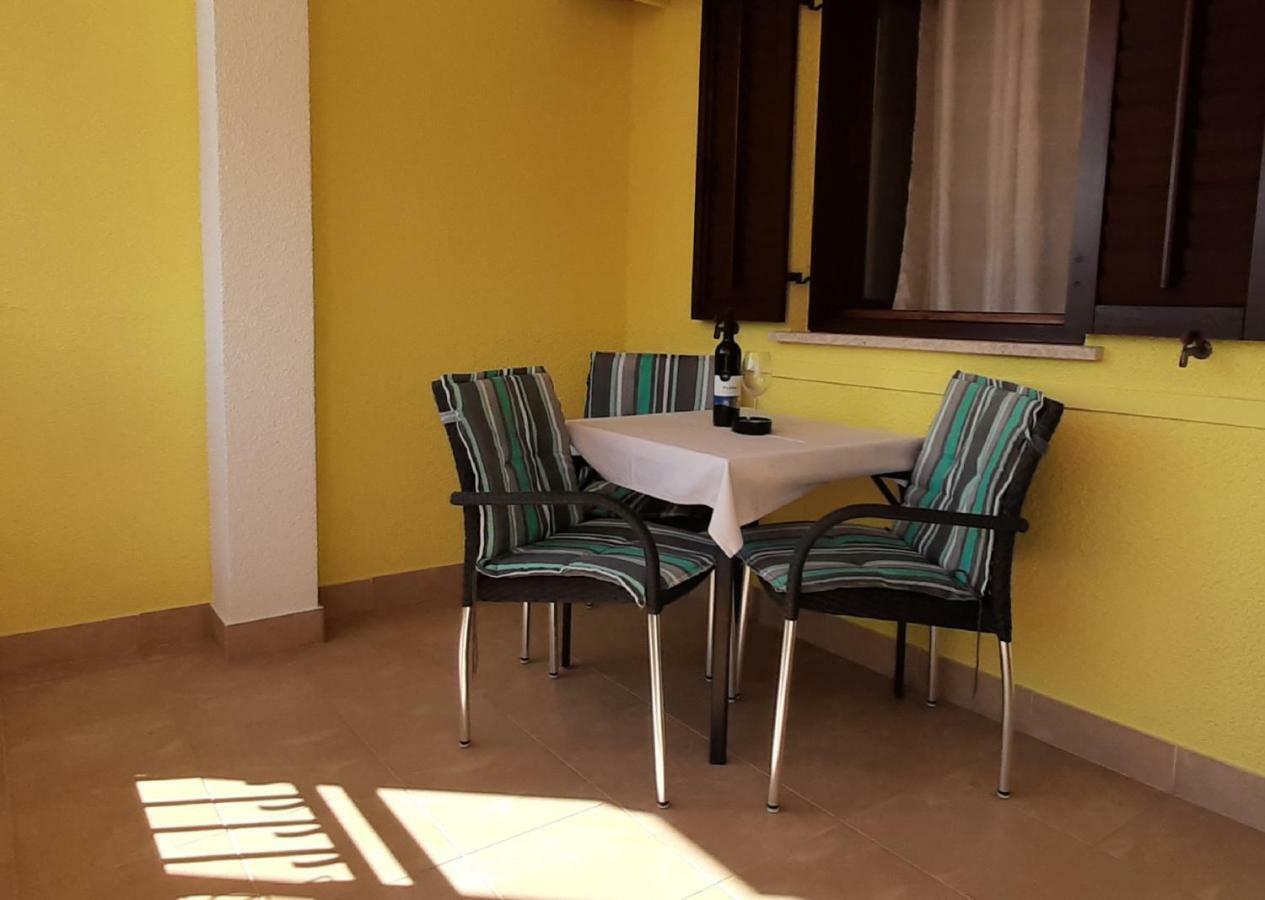רוביני Paradise Beach Apartments מראה חיצוני תמונה