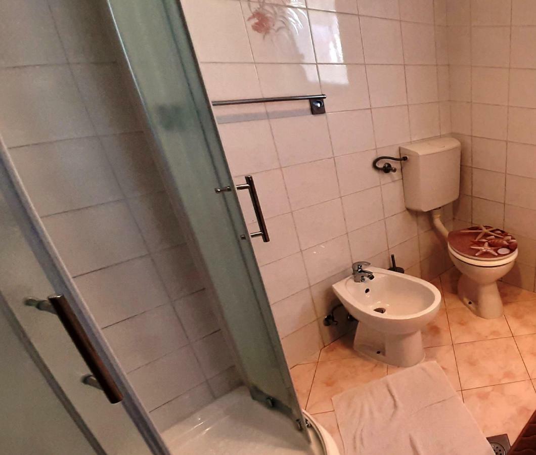 רוביני Paradise Beach Apartments מראה חיצוני תמונה