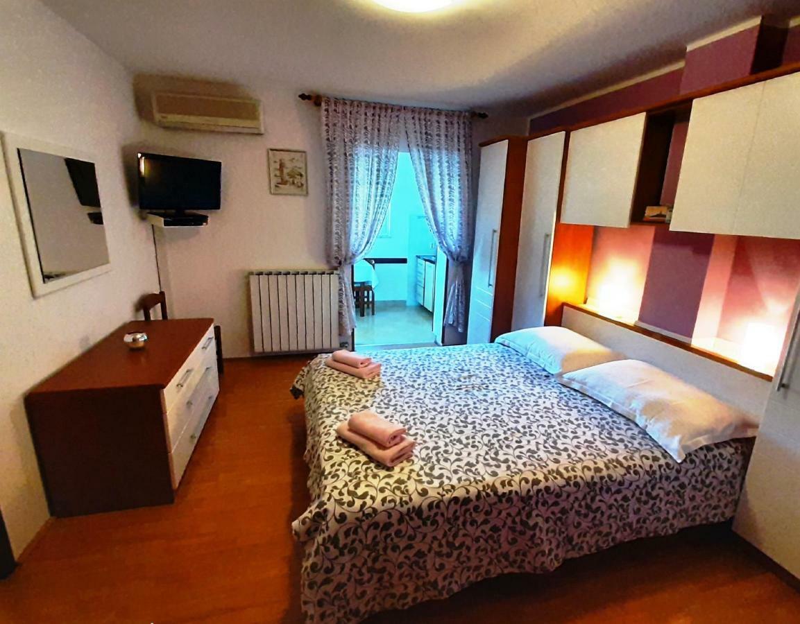 רוביני Paradise Beach Apartments מראה חיצוני תמונה